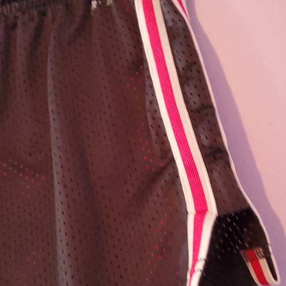 Nike pro pink and black shorts - Picture 4 of 10